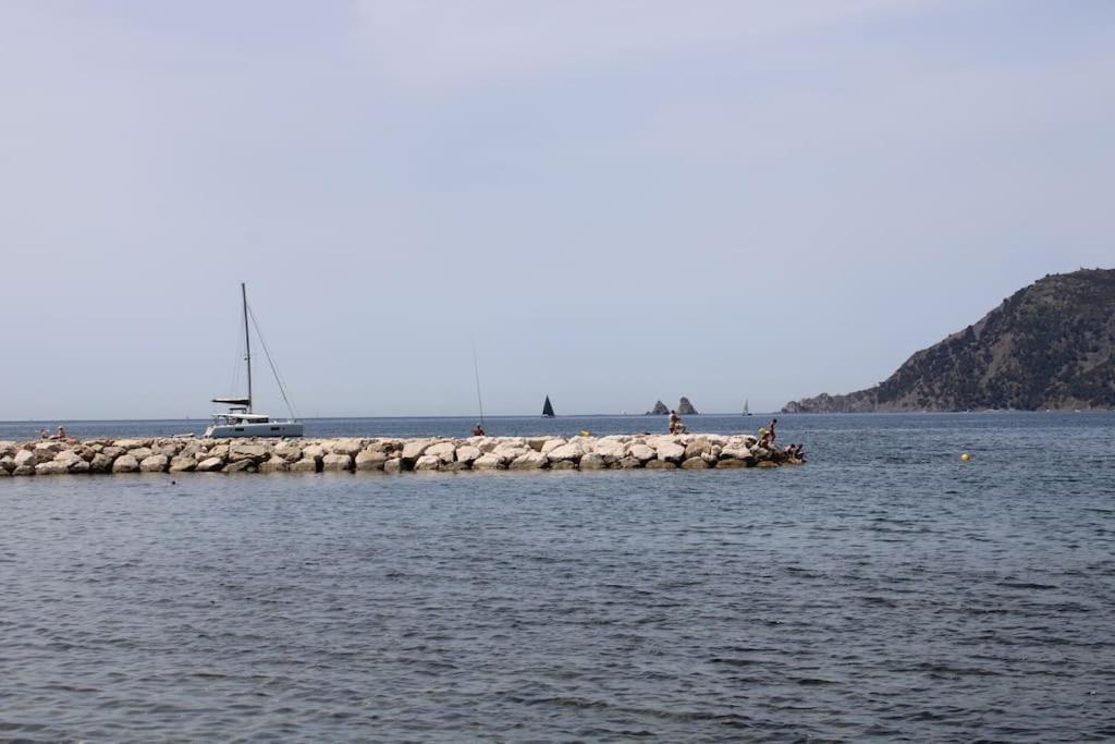 Studio L'Echappee Mandreenne Le Calme Entre Mer Et Foret Saint-Mandrier-sur-Mer Exterior foto